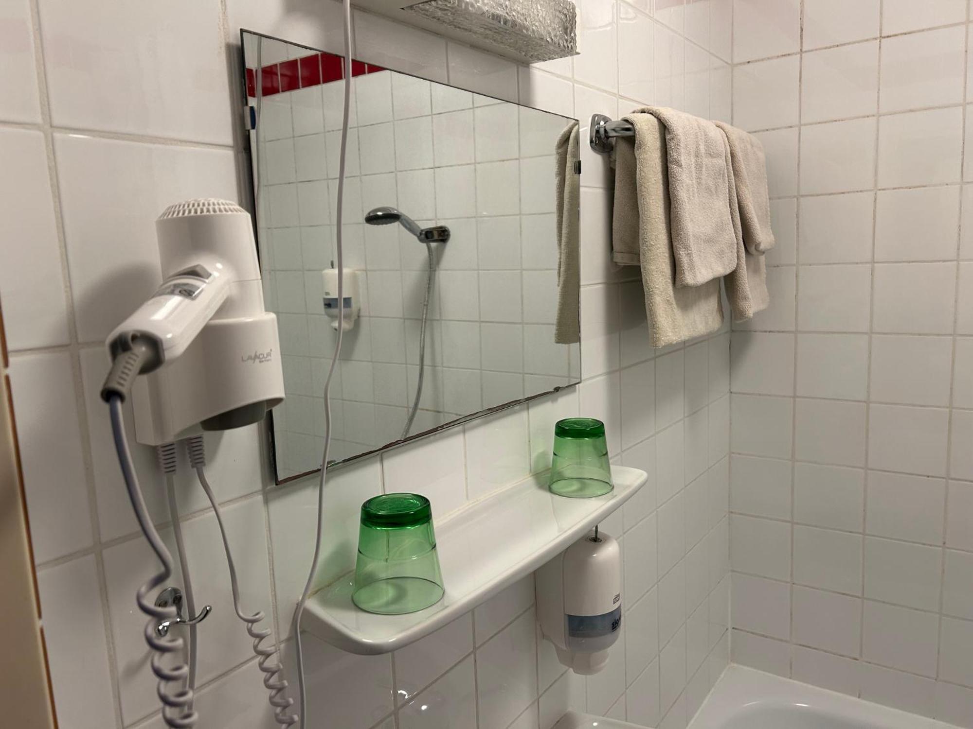 "Am Limes" Hotel Enns Bagian luar foto