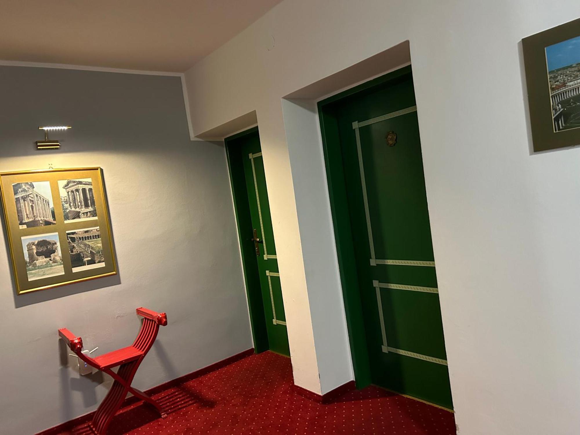 "Am Limes" Hotel Enns Bagian luar foto