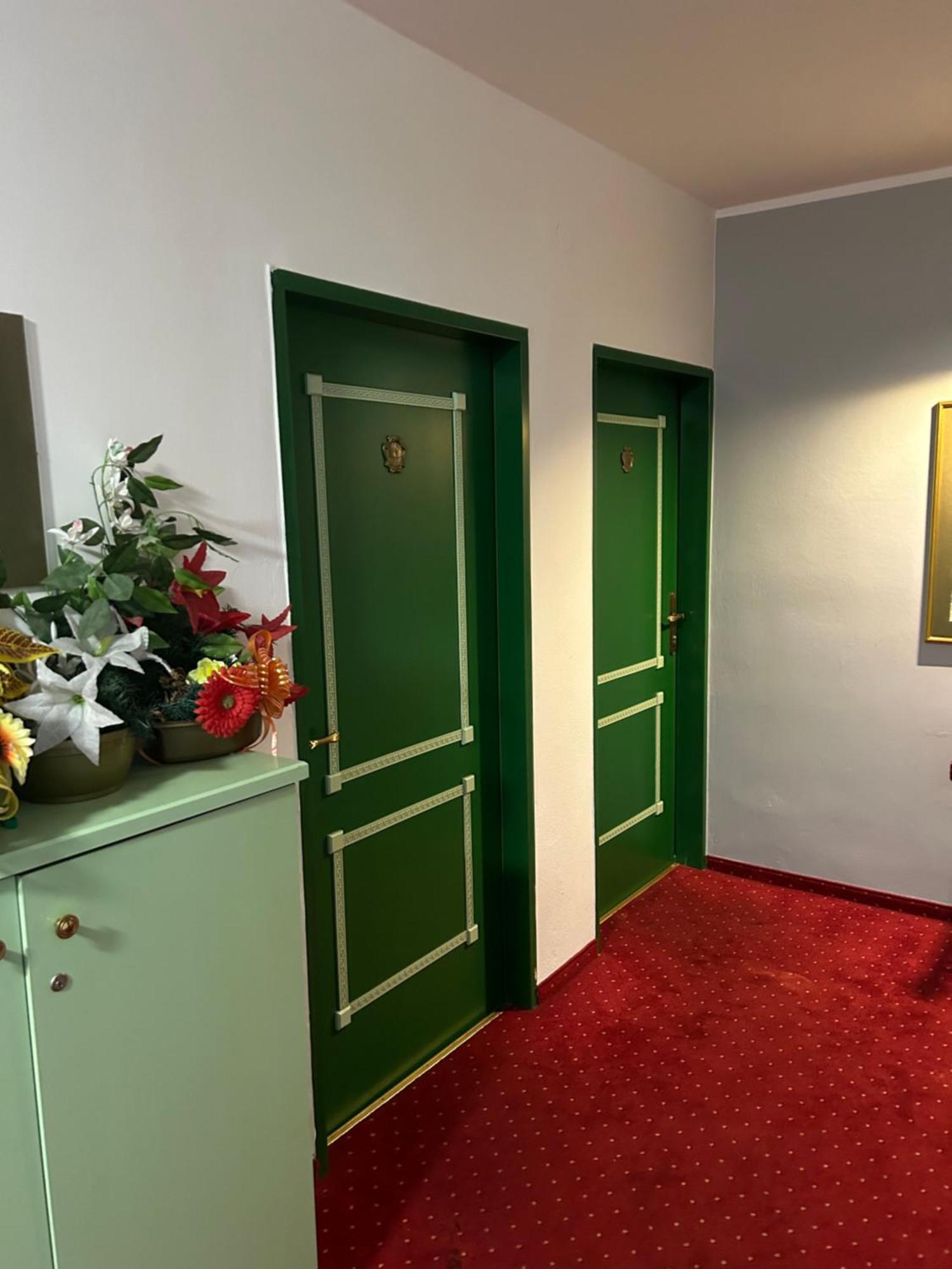 "Am Limes" Hotel Enns Bagian luar foto