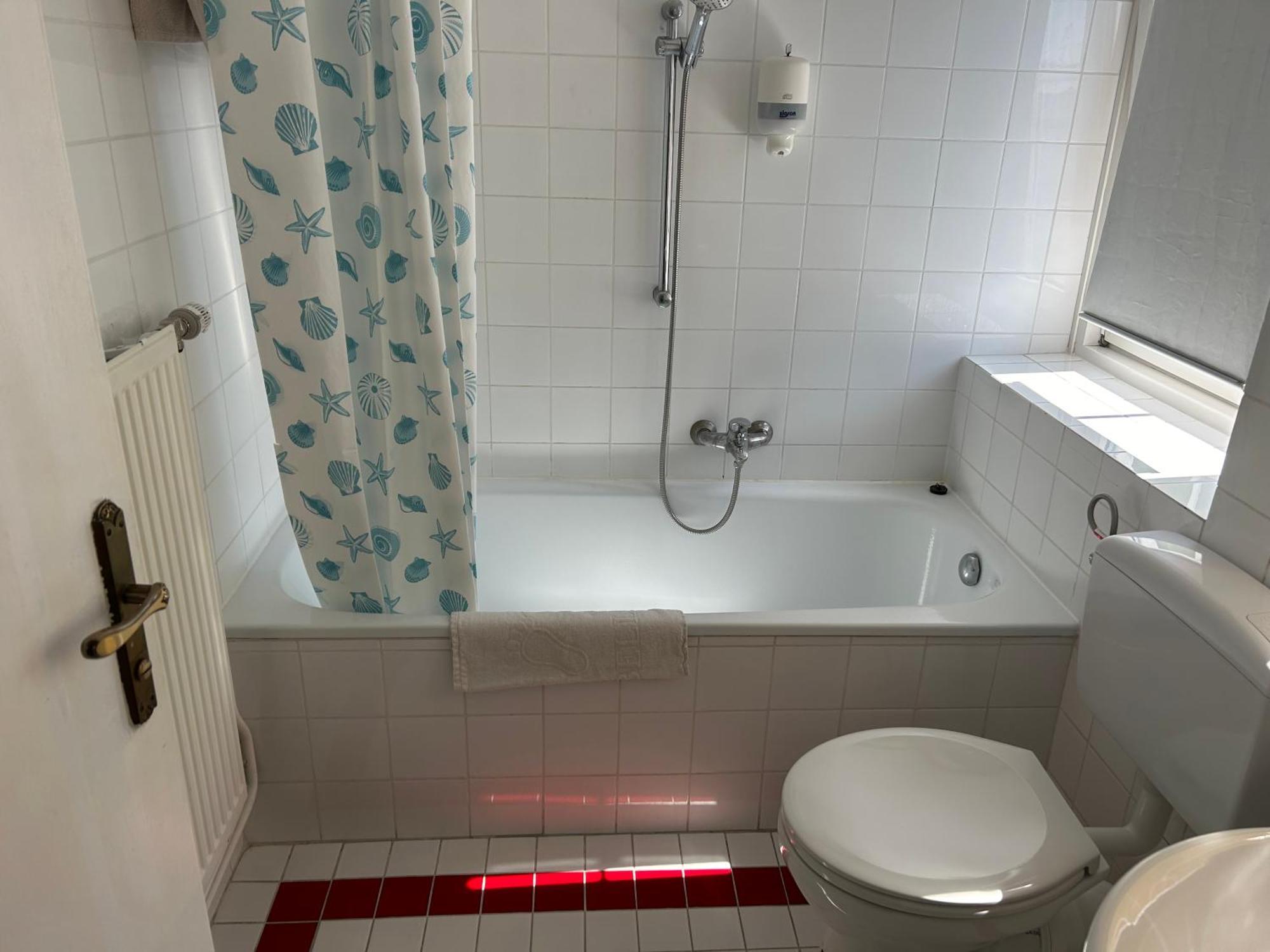 "Am Limes" Hotel Enns Bagian luar foto