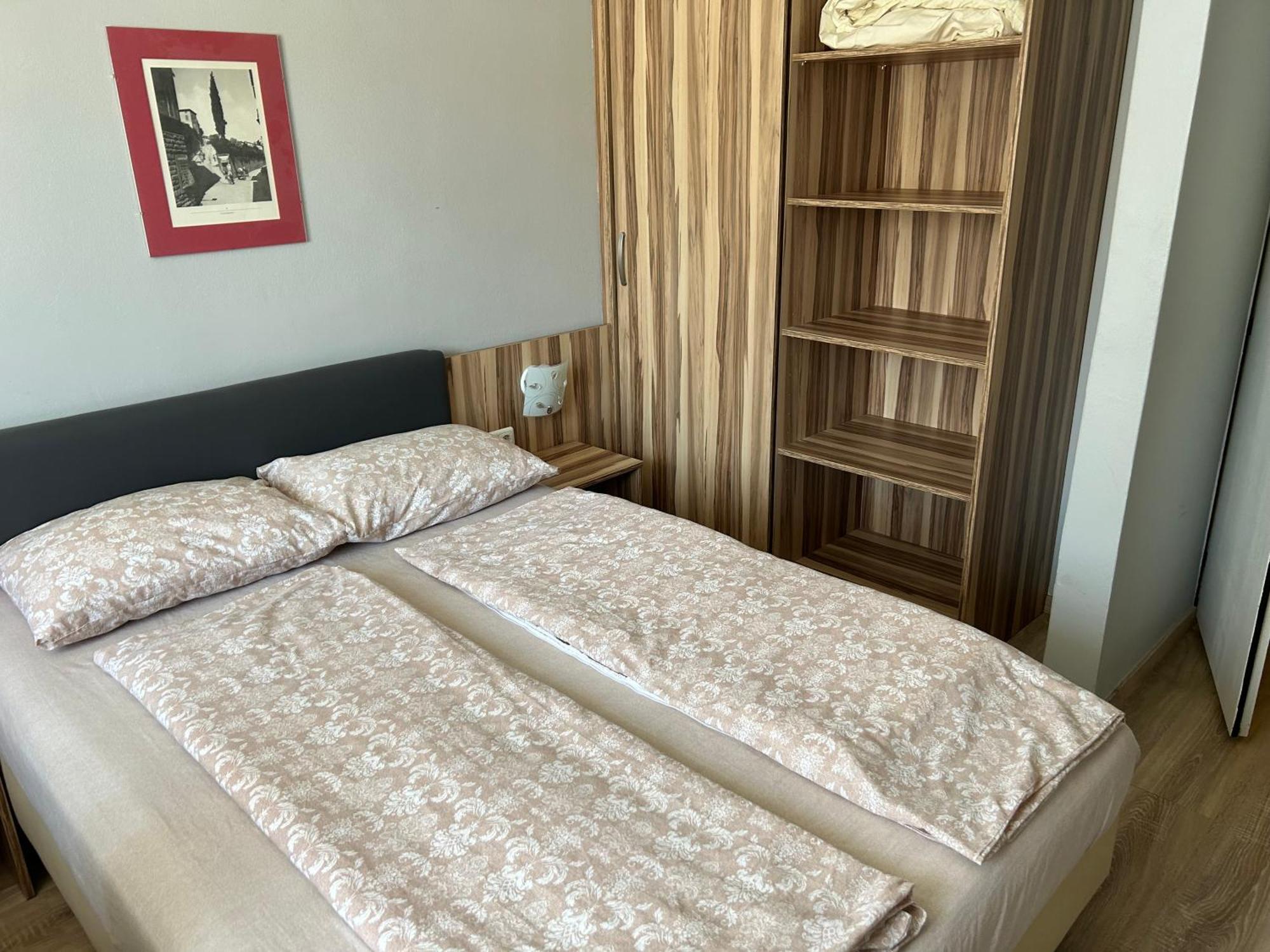 "Am Limes" Hotel Enns Bagian luar foto